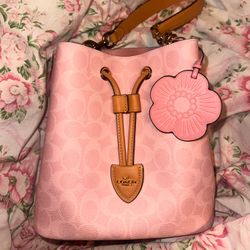 Coach bucket rowan powder pink 