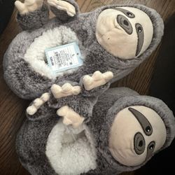 New W/tags Boys Size L Slippers