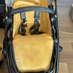Uppababy vista (not v2) with extra unopened rumbleseat and travel case and bassinet Stand
