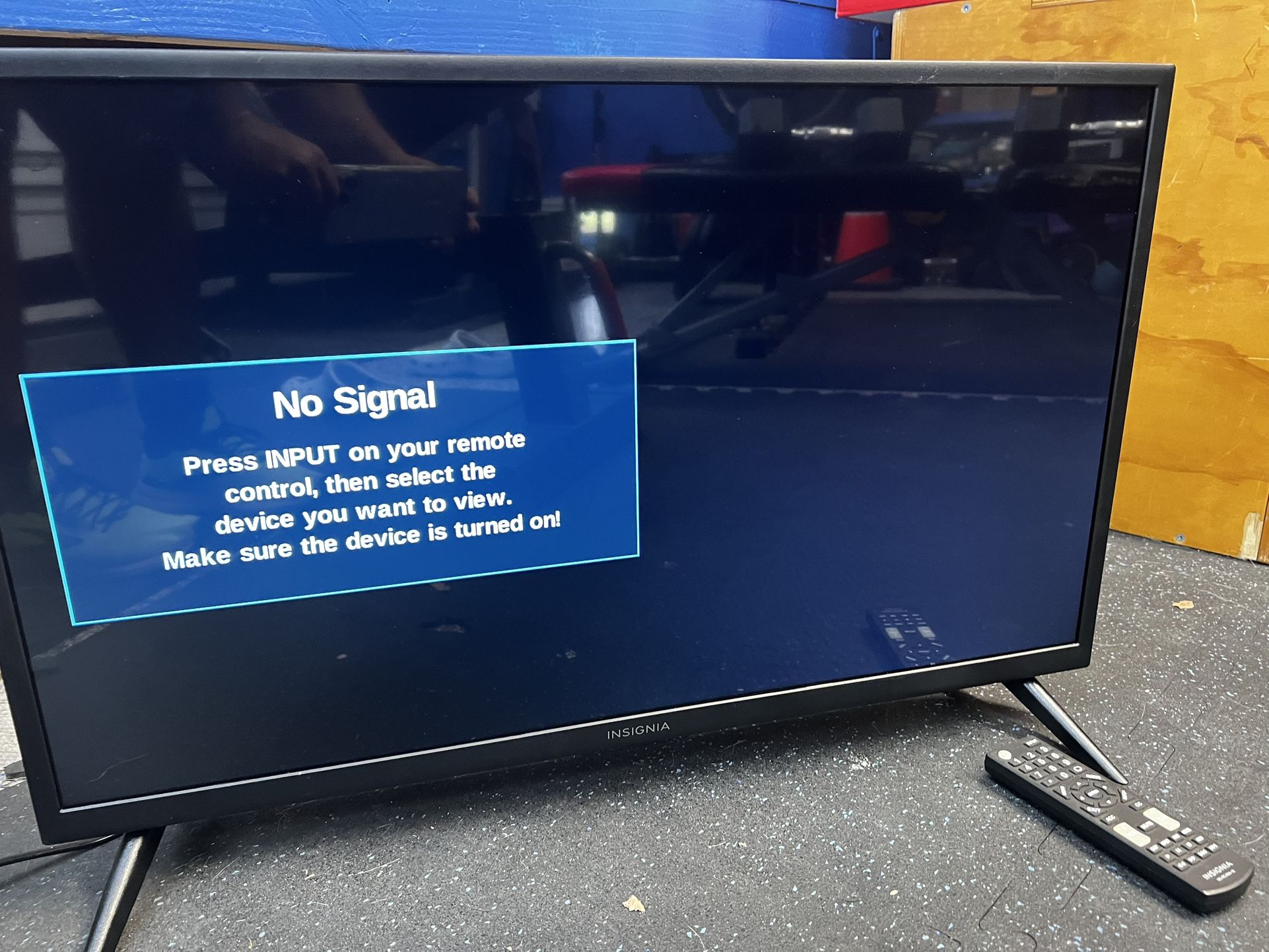 Insignia 32-inch TV with Control