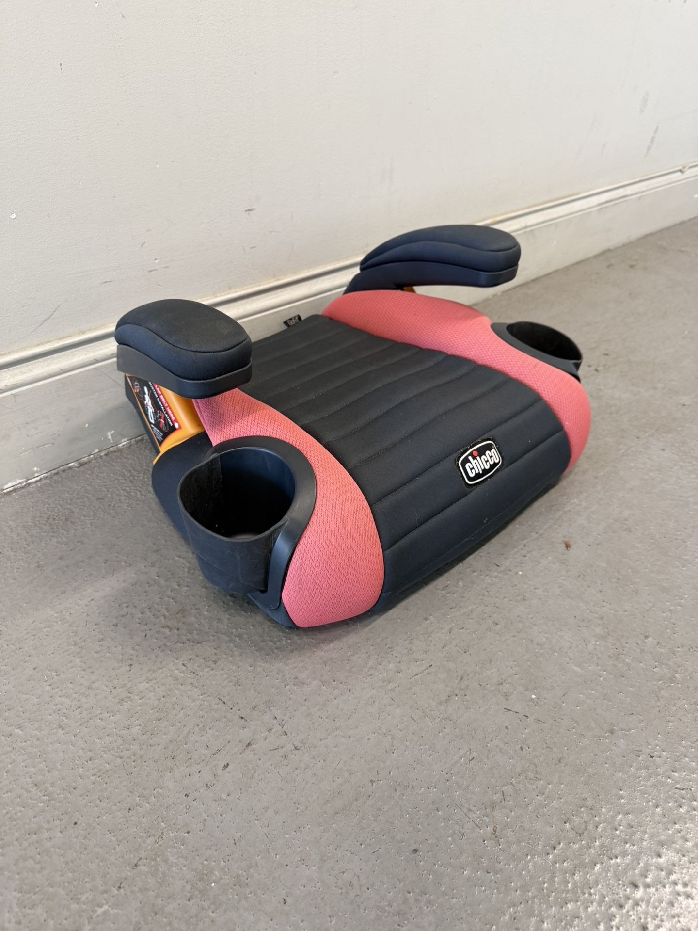 CHICCO GoFit Booster Seat EXPIRES IN 2029 (Good condition) PICK UP IN CORNELIUS