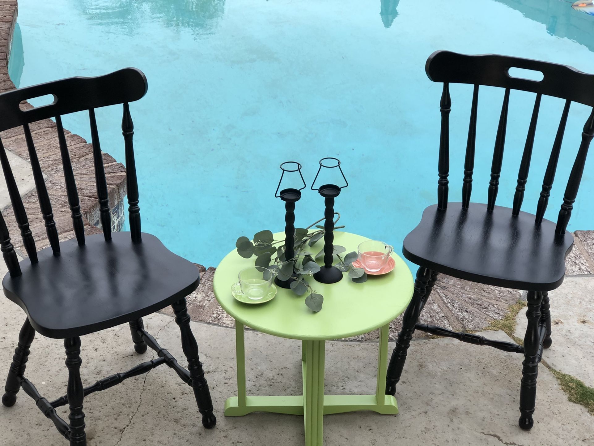 Adorable Patio Set For Summer!