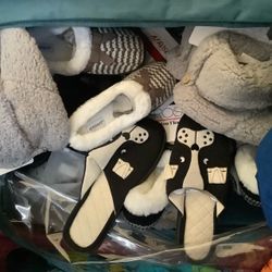4 pairs of Women’s Slippers