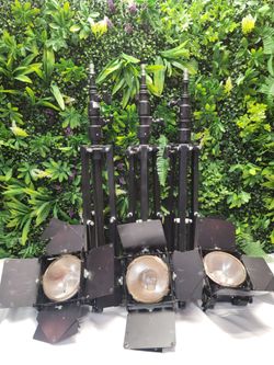 Lowel Omni Professional Studio Lights with Matthews Heavy-Duty Stands – Set of 3 | 500W Video/Photo Lighting