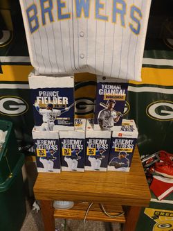 Bobble Heads/clocks/ & Pics 