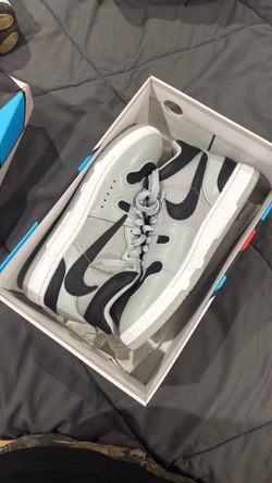 Nike attack Travis Scott size 9