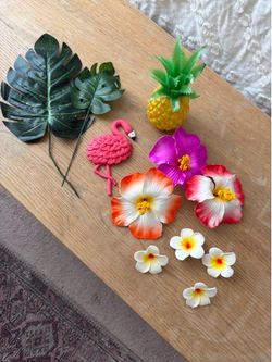 Hawaiian cake topper (new in package)