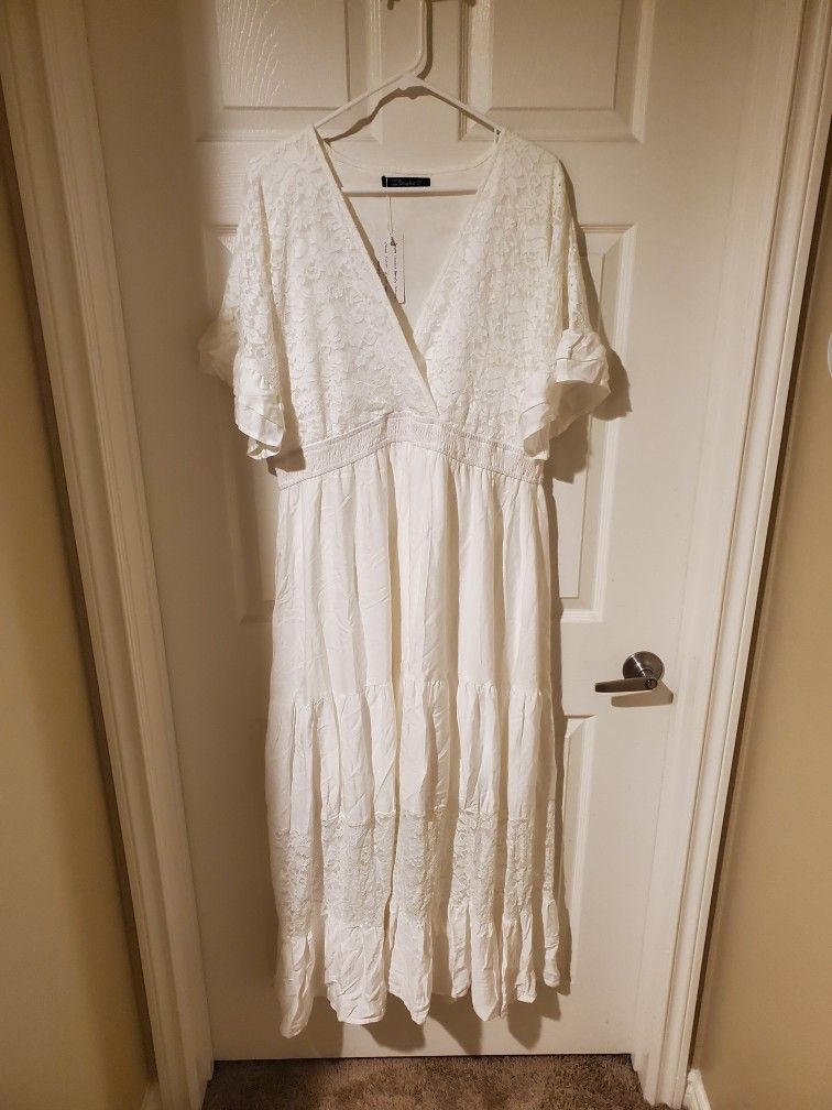 NWT! Simplee White Maxi Dress With Lace