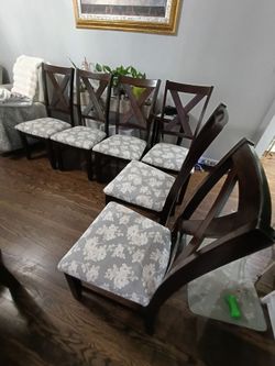 6 dining room chairs (chairs only), good condition.