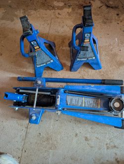2 Jacks And Jack Stands