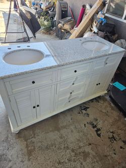 New Home Decorators Hamilton 61 in. W x 22 in. D Double Vanity Ivory Granite Top in Gray. Retails $1500 With Taxes! Damaged back corner! Stained on to
