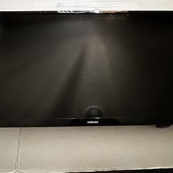 Samsung TV 32 Inch / No Roku/ Or Smart Tv