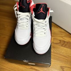 Retro 5 … Worn Once.. Still New.. Size 9