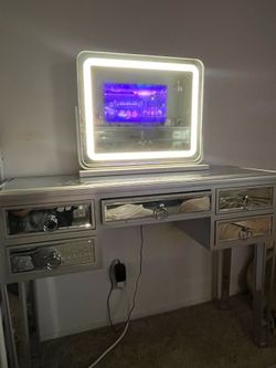 Makeup vanity