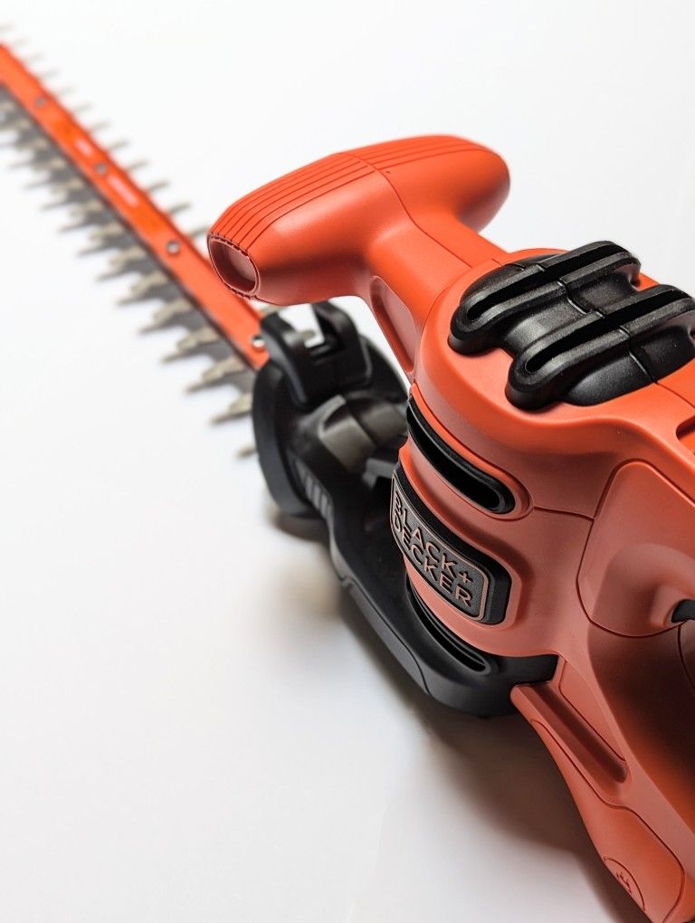 Black And Decker 17 In Corded Hedge Trimmer