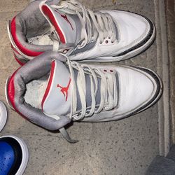 Size 9 Jordan 3 Fire Red 