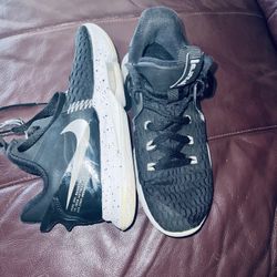 nice men’s nike shoes used is very good condition size(7.5) only $25