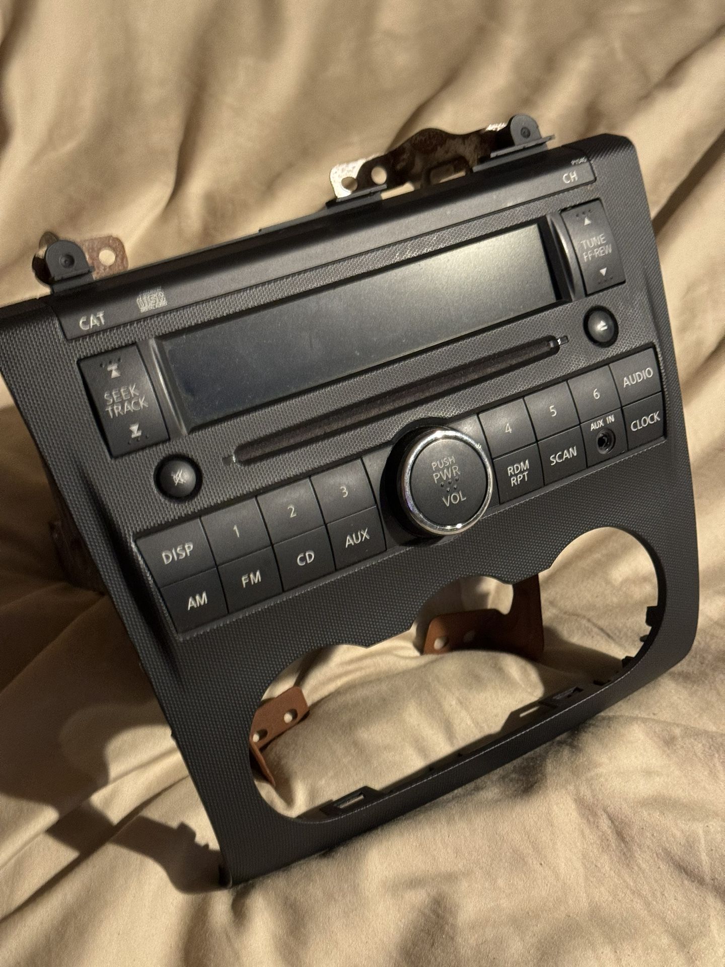 Nissan Maxima  CD/AUX/FM-AM RADIO
