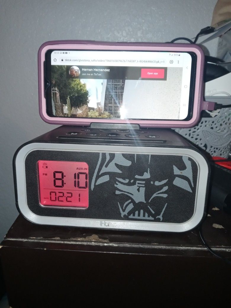 Ihome Darth Vader Clock And Speaker