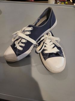 👟 Mossimo Supply Co. Women’s Size 7 Navy Blue Canvas Lace-Up Sneakers