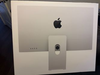 Apple Studio Display box 2026