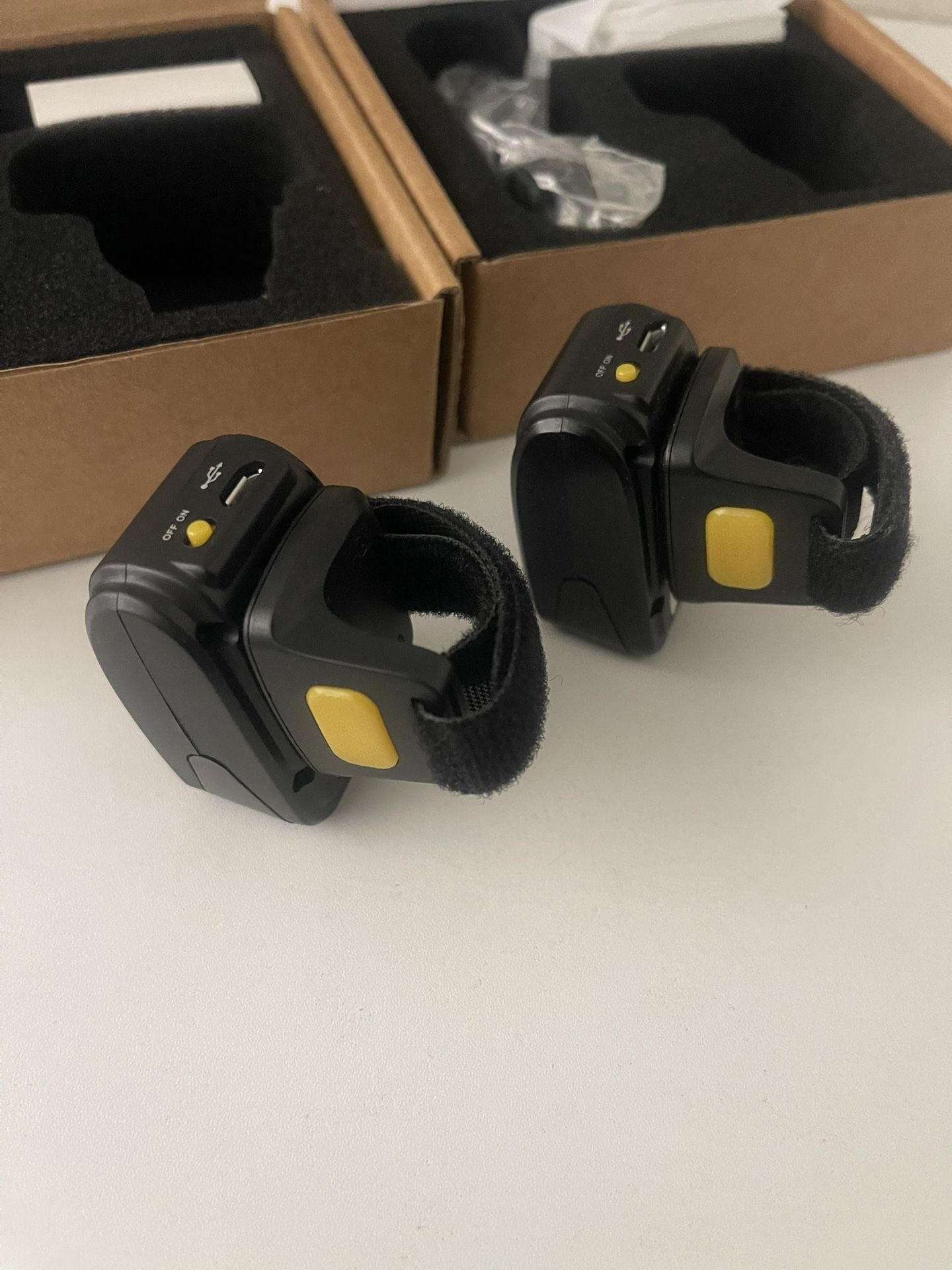 Eyoyo 1D Wireless Ring Barcode Scanner, Compatible with Bluetooth Function & 2.4GHz Wireless & Wired Connection, Portable Wearable Mini Finger Bar Cod