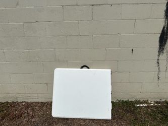 Table with a handle to carry barely used