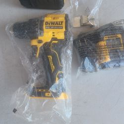 Dewalt 20V Atomic Compact 1/2" Drill Driver Kit!!!