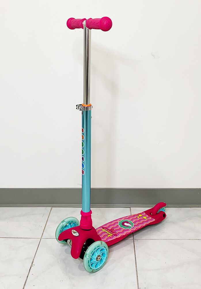 New $18 each Kids Kick Scooter LED Light Up 3-Wheel for Toddlers Girls & Boys Adjustable Height 28”-35”