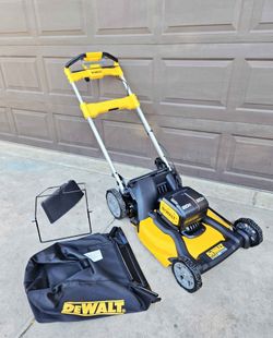 DeWALT 20V XR Self Propelled Lawn Mower