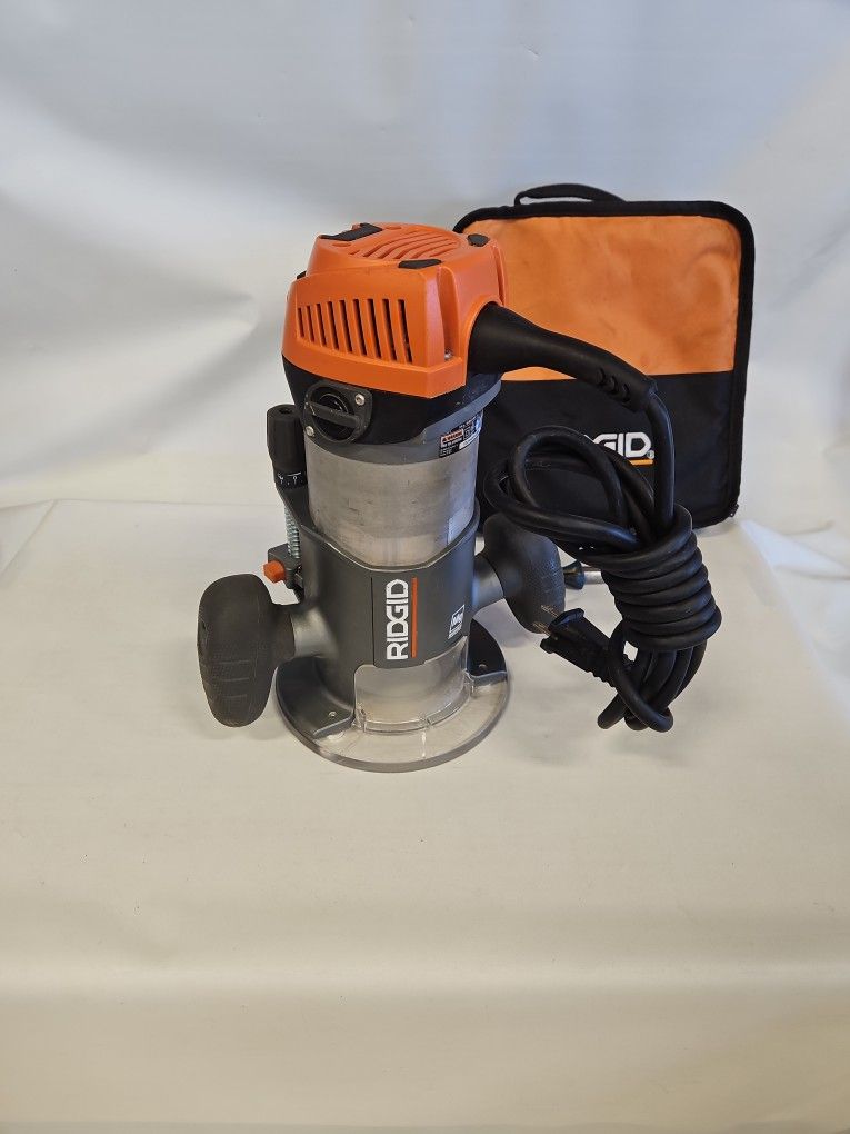 Ridgid 11 Amp Corded Router 2901 with 2911 Base and Tool Bag 813283-1