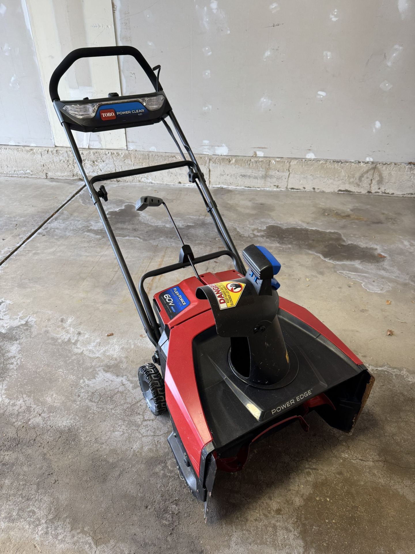 Toro Power Clear 60-volt 21-in Single-stage Push Battery Snow Blower