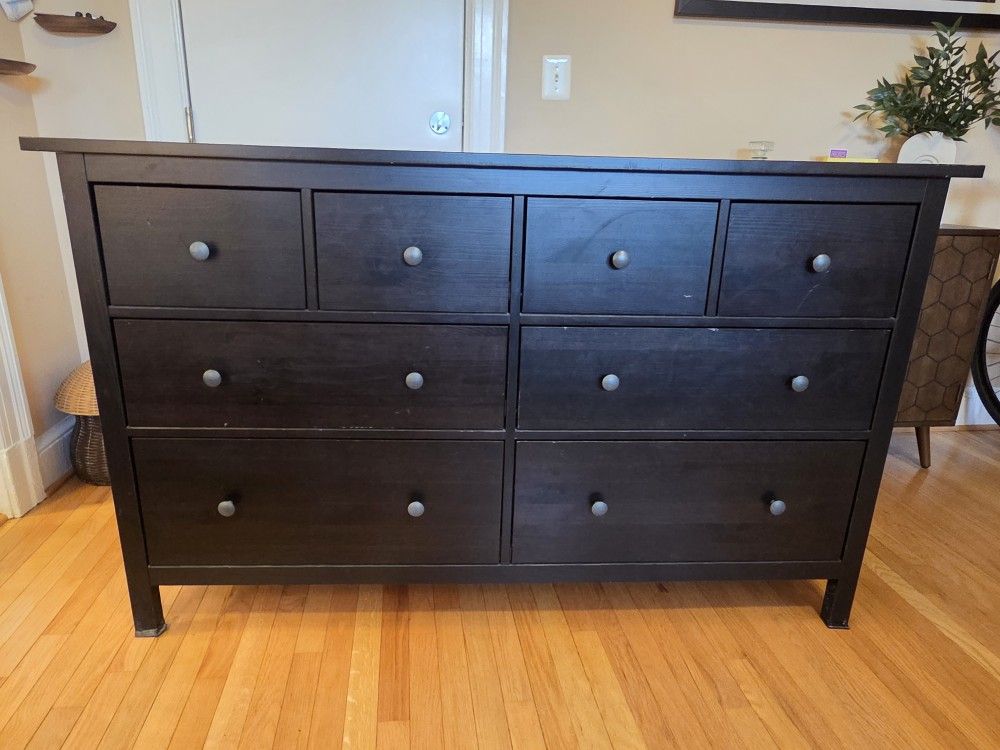 8-Drawer Dresser In Black-Brown
