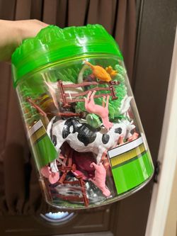 Farm Animal Figures Playset in Canister