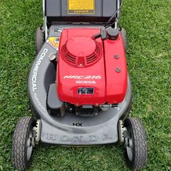 Honda HRC 216 Commercial Lawn Mower 
