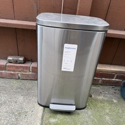 Steel Step Trashcan