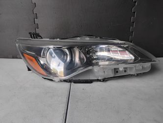 2015 2016 2017 Toyota Camry Right Passenger Side Headlight