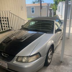 2004 Ford Mustang