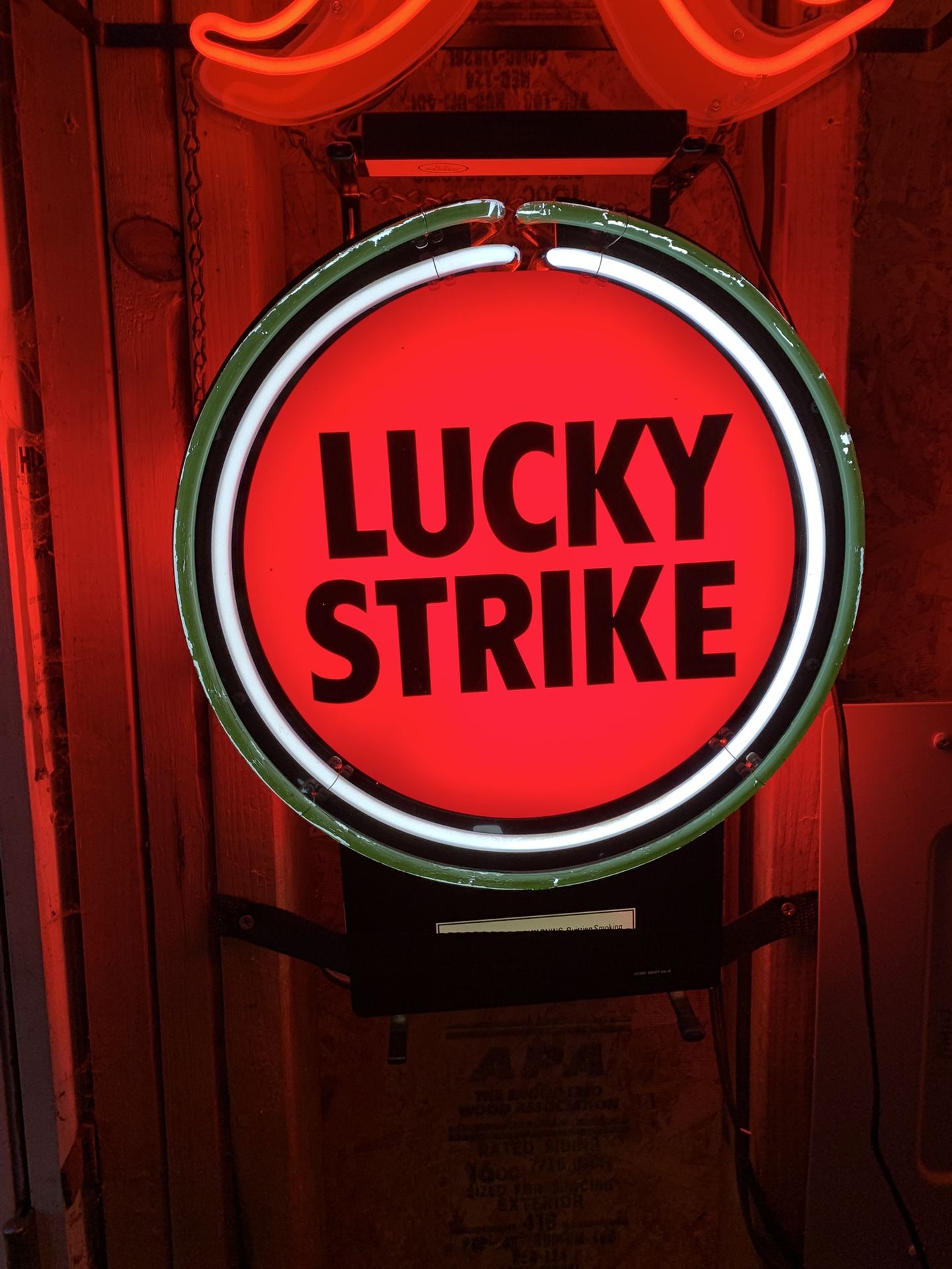 Neon Vintage Lucky Strike Signage