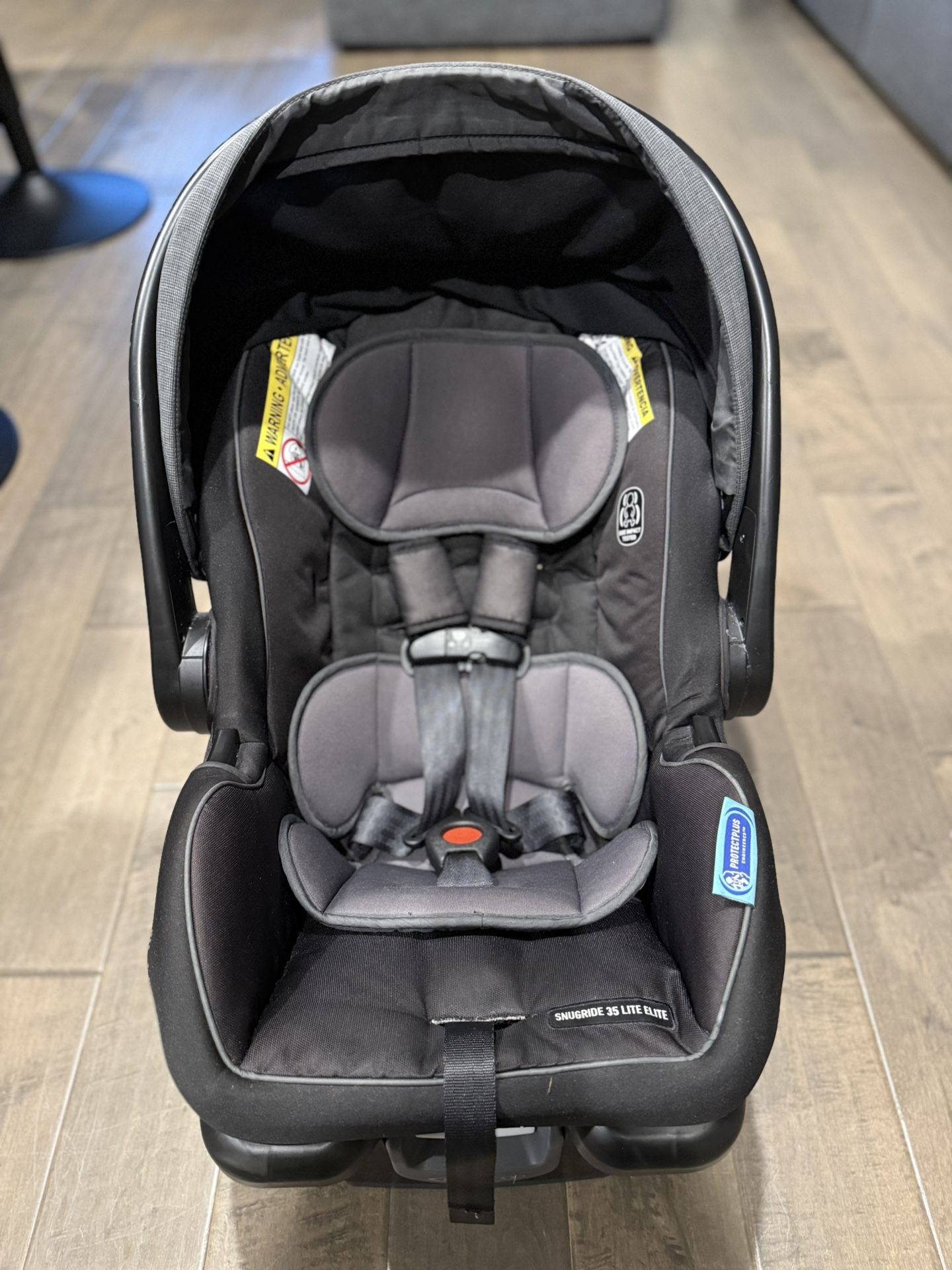 Graco SnugRide DLX Infant Car Seat