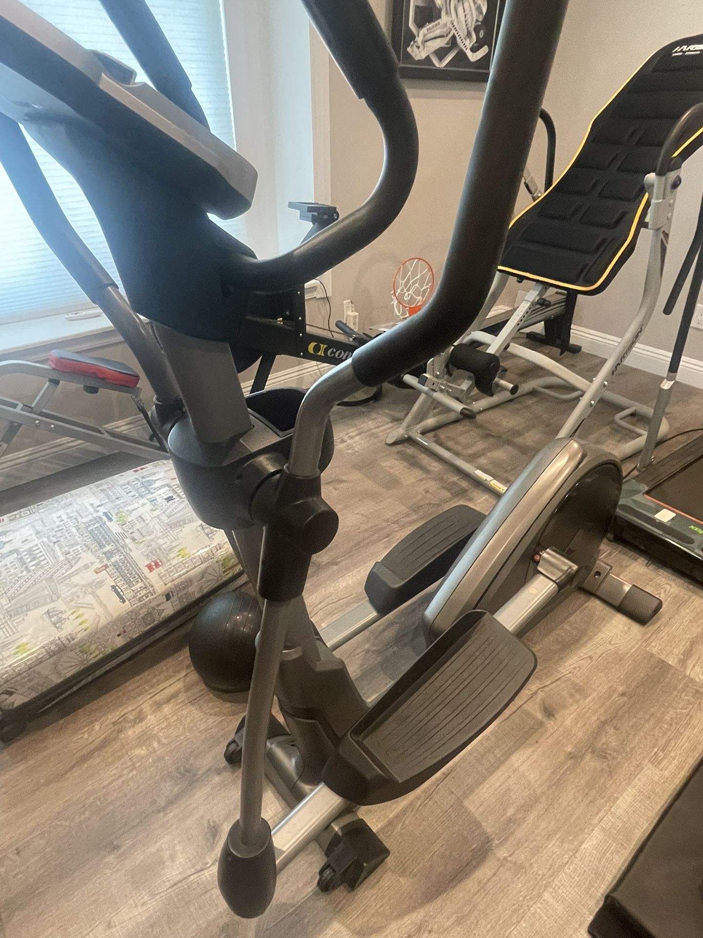 Elliptical Full-Body Cross Training Machine w/Extended Stride