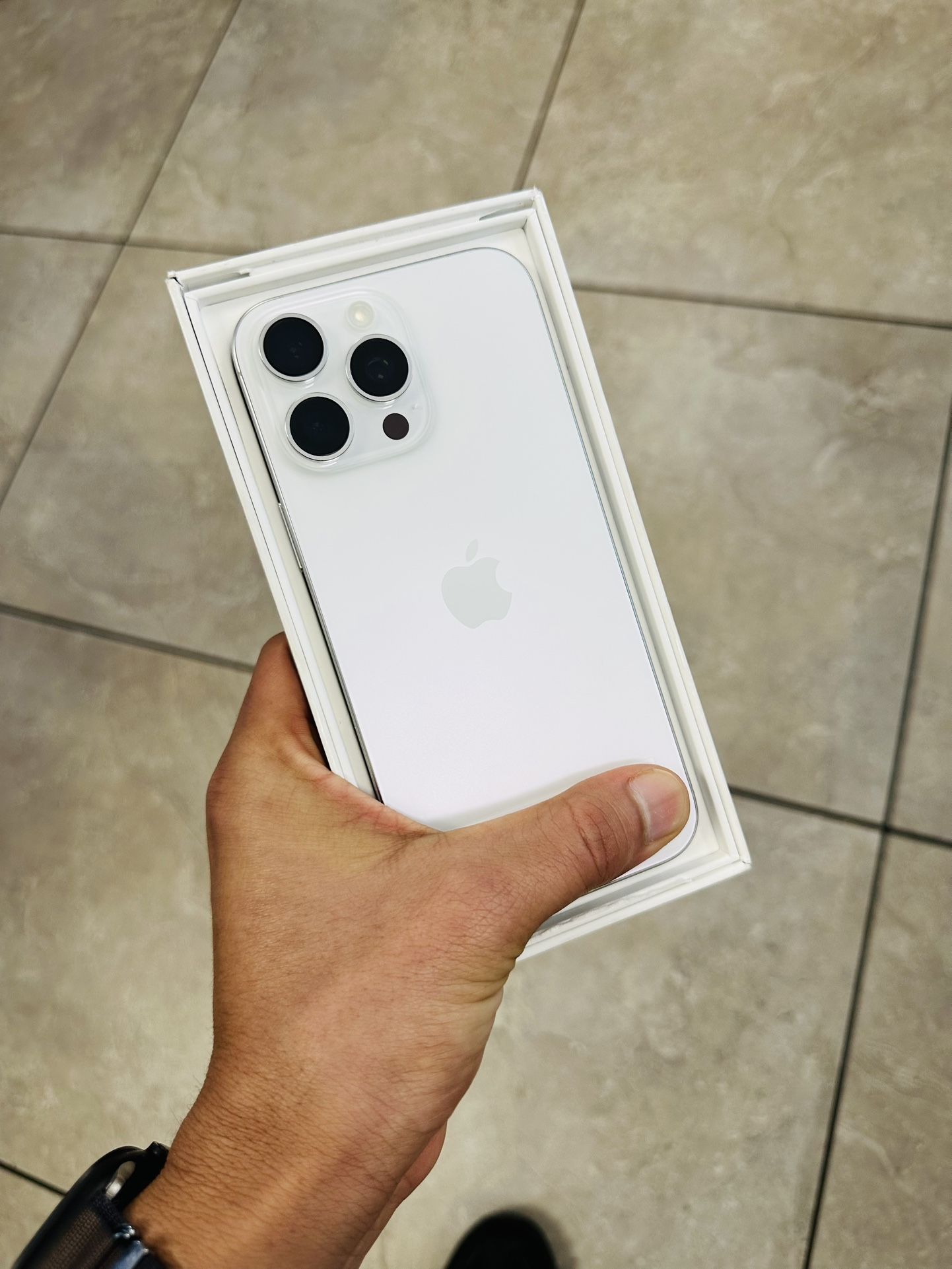 iPhone 16 Pro Max 512GB Unlocked (Brand New)