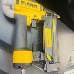 Dewalt 18-gauge Pneumatic Air Brad Nailer Nail Gun