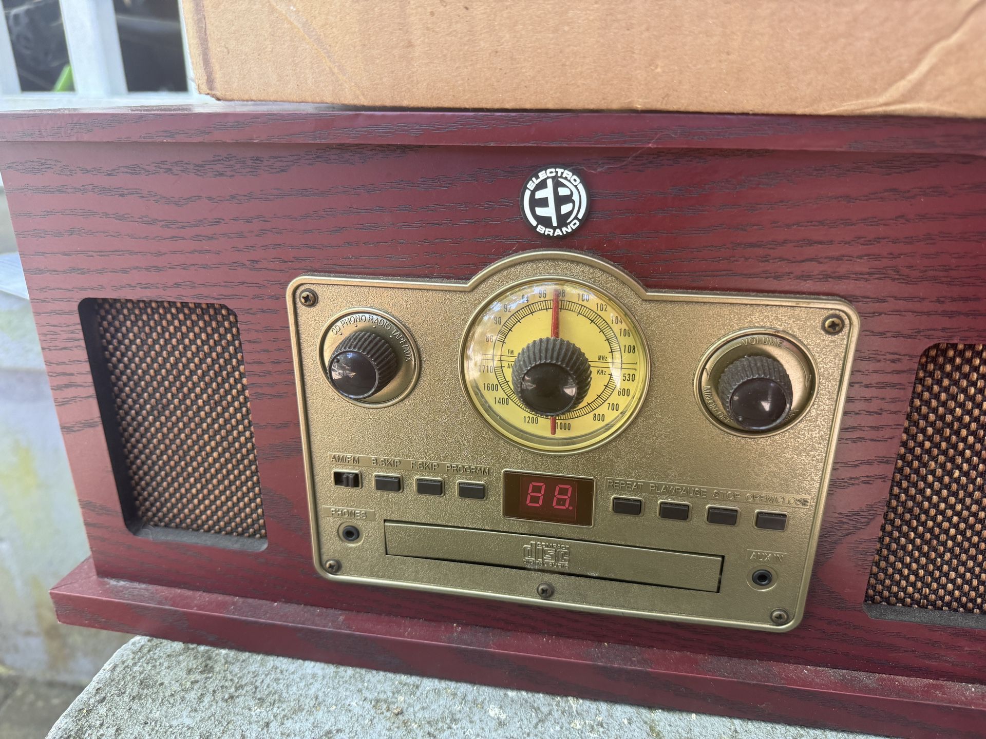Electro Brand 5 in 1 vintage audio player plays am/fm radio, cd, turntable record player, casette, and aux.