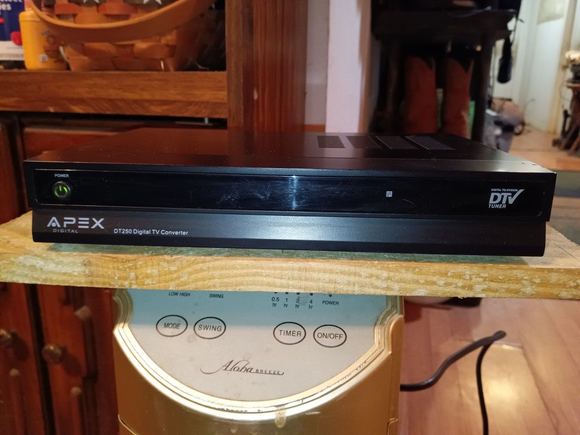 APEX{DTV}digital T.V. converter box