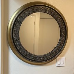 Round mirror 