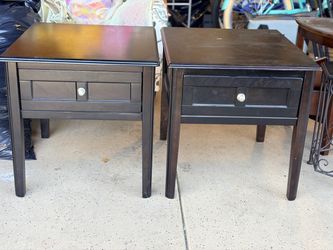 Pair of Dark Wood (Espresso) Nightstands/End Tables with Drawer