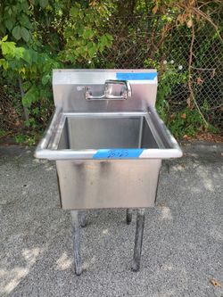 23"W STAINLESS STEEL SINK with FAUCET