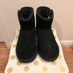 Kids UGG Size 3