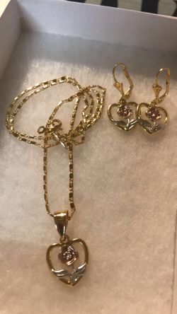 3 toned flower pendant, chain and earrings